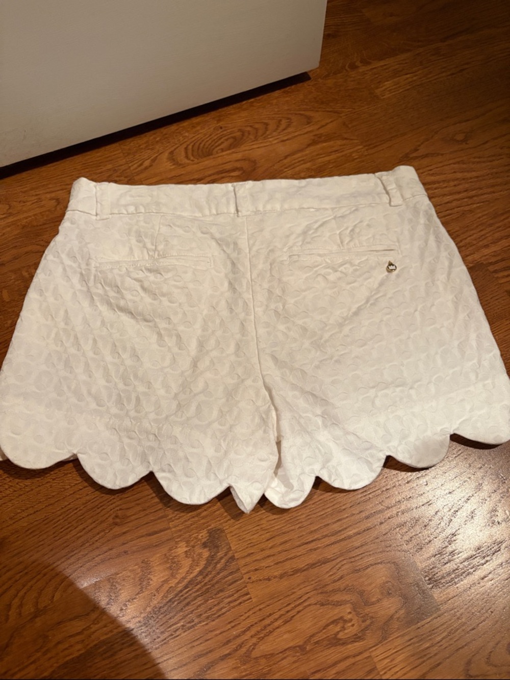 White Scallop-Hem Crown & Ivy Women's Shorts - Picture 3 of 5
